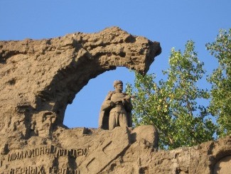 Стены – руины – пропилеи. Фото Вяткина А., 2007 г.